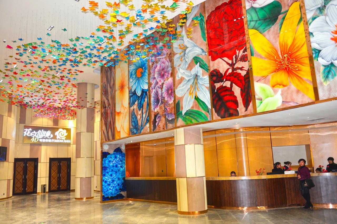 Howard Johnson Flower City Hotel Kunming Bagian luar foto