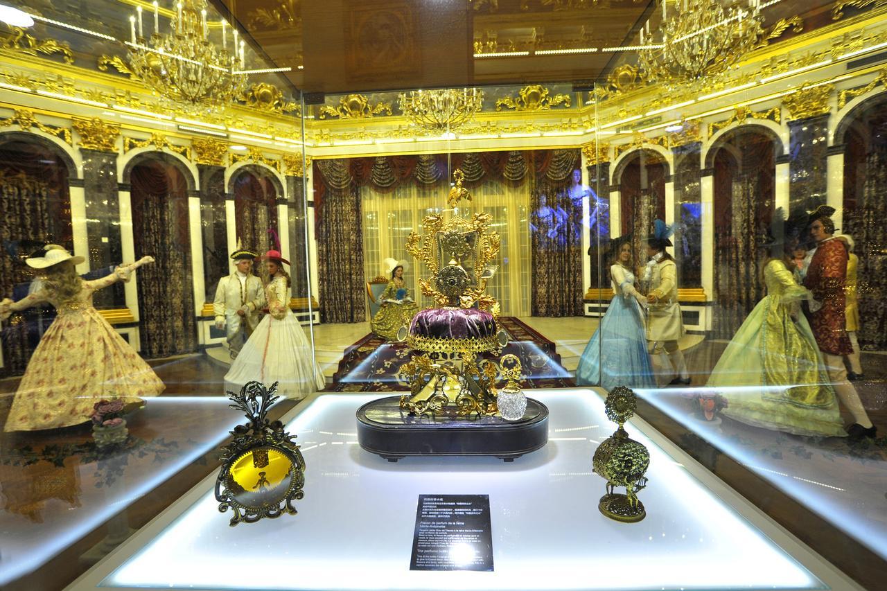 Howard Johnson Flower City Hotel Kunming Bagian luar foto