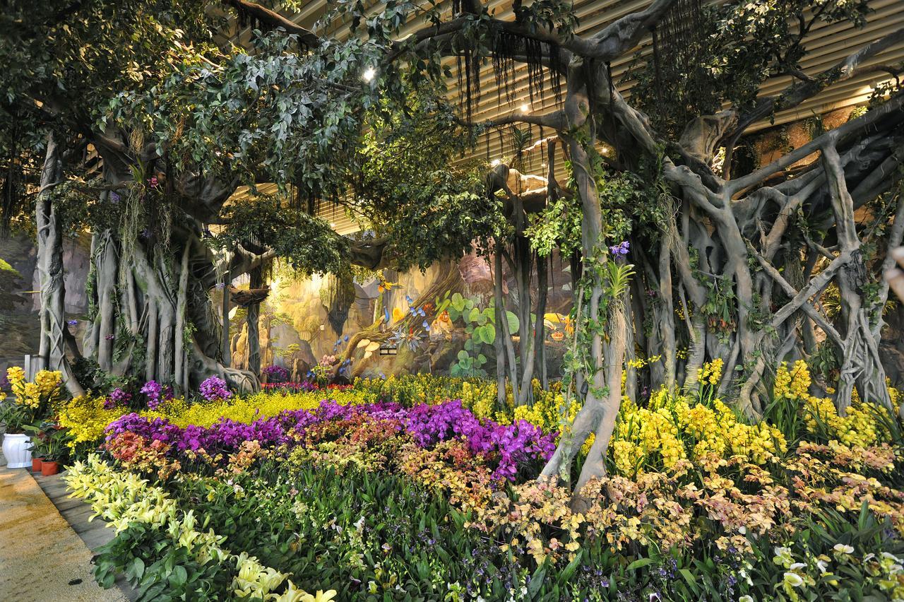 Howard Johnson Flower City Hotel Kunming Bagian luar foto