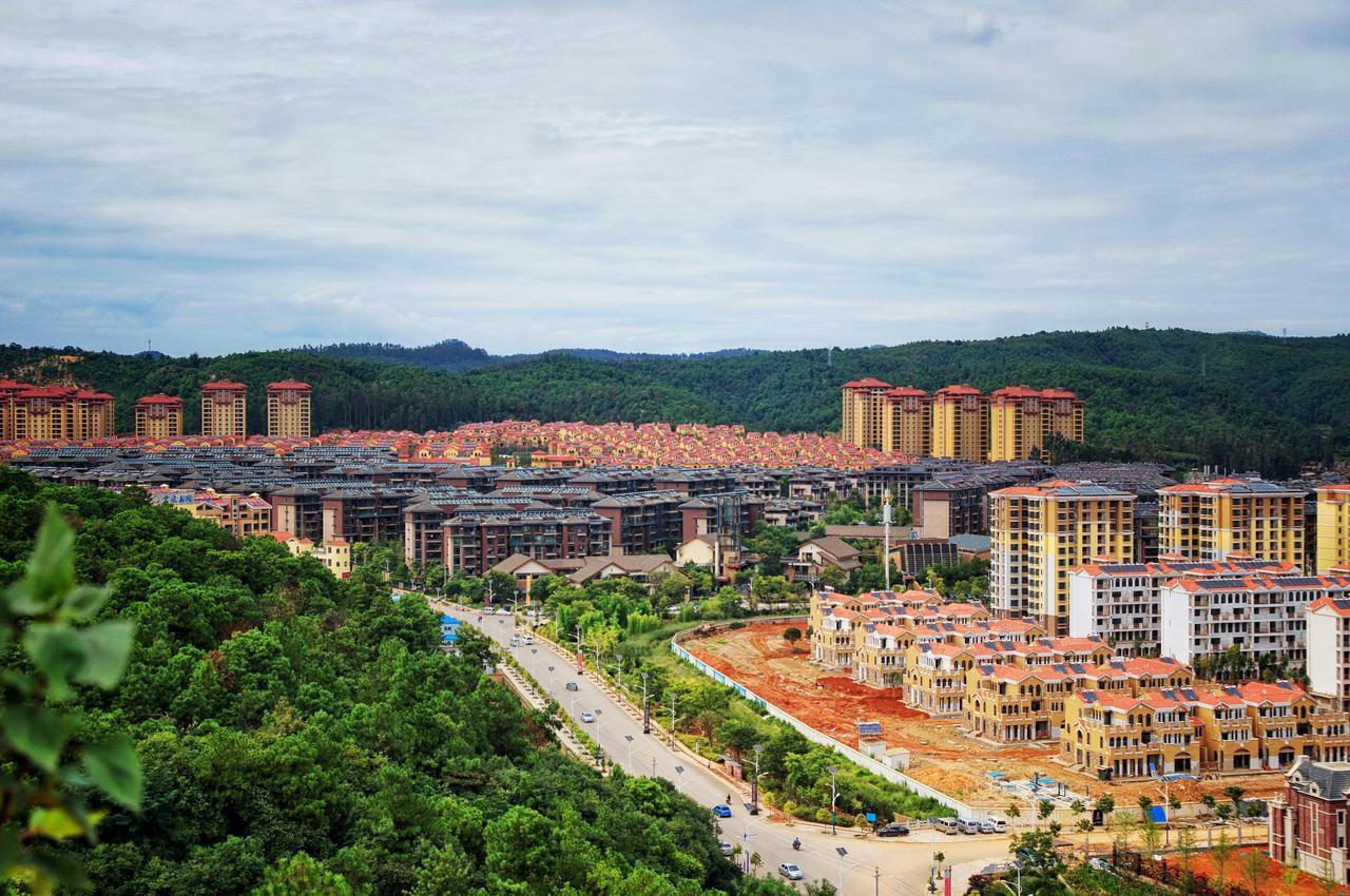 Howard Johnson Flower City Hotel Kunming Bagian luar foto
