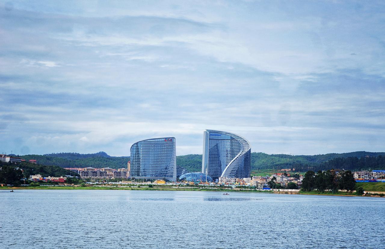 Howard Johnson Flower City Hotel Kunming Bagian luar foto