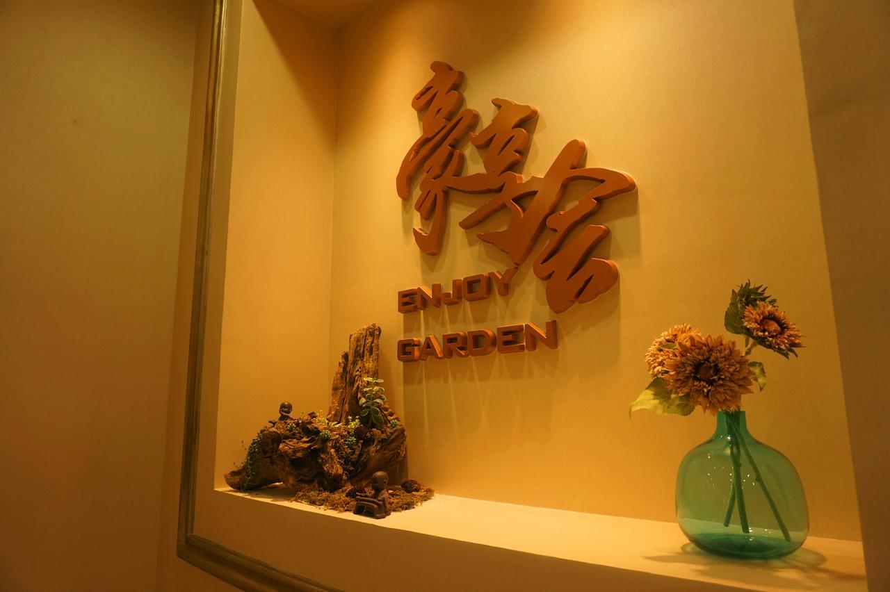 Howard Johnson Flower City Hotel Kunming Bagian luar foto