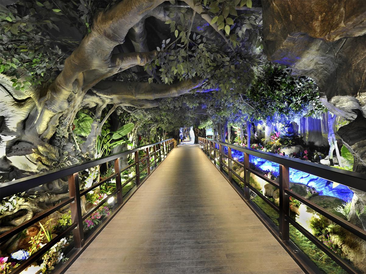 Howard Johnson Flower City Hotel Kunming Bagian luar foto