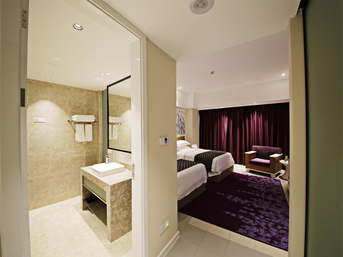 Howard Johnson Flower City Hotel Kunming Bagian luar foto