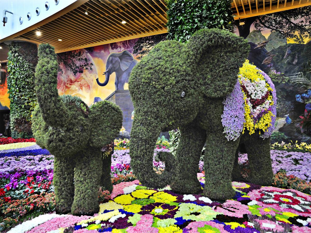 Howard Johnson Flower City Hotel Kunming Bagian luar foto