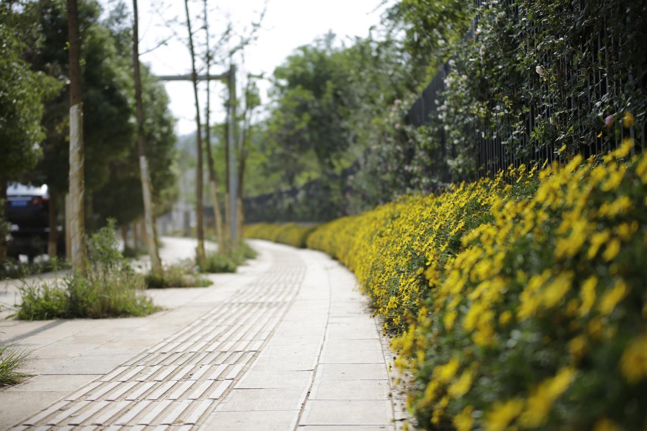 Howard Johnson Flower City Hotel Kunming Bagian luar foto
