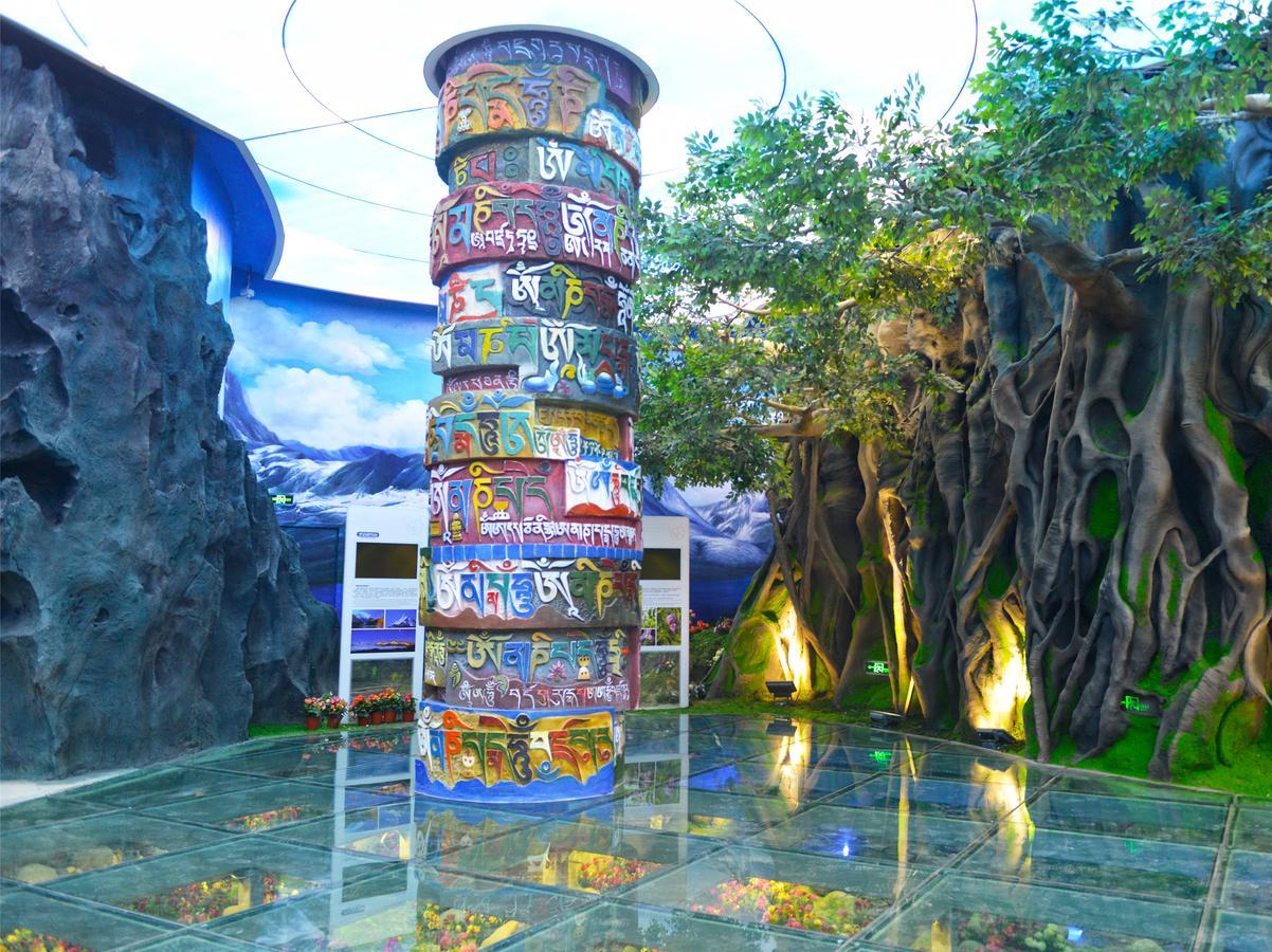 Howard Johnson Flower City Hotel Kunming Bagian luar foto