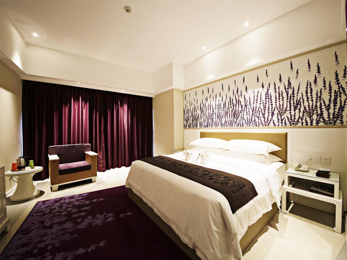 Howard Johnson Flower City Hotel Kunming Bagian luar foto
