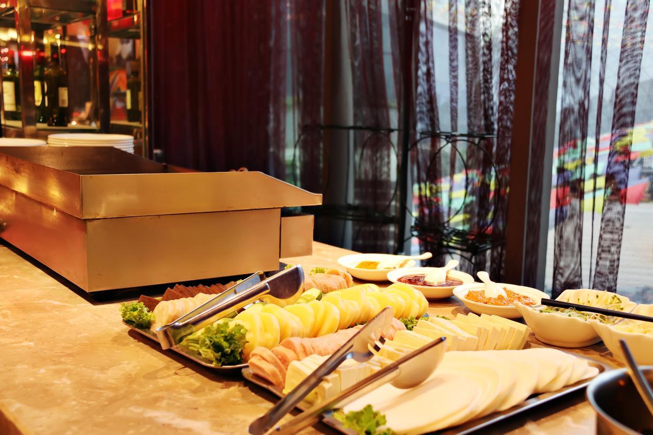 Howard Johnson Flower City Hotel Kunming Bagian luar foto