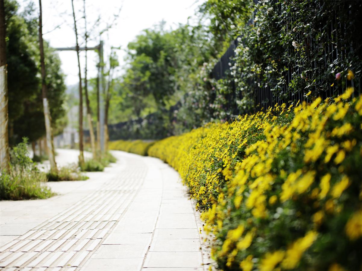 Howard Johnson Flower City Hotel Kunming Bagian luar foto